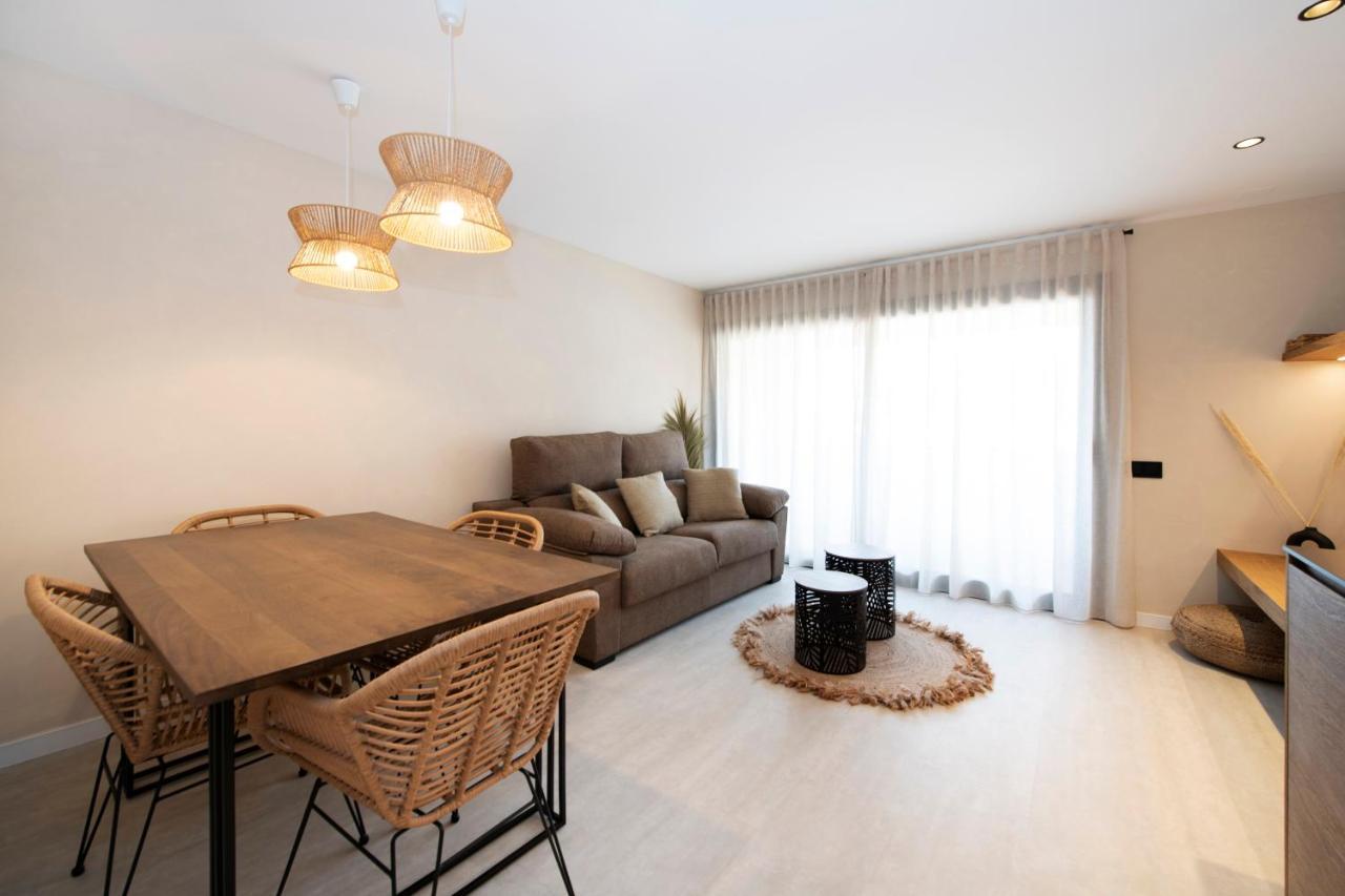 Apartamentos Marplana Кастелдефелс Екстериор снимка