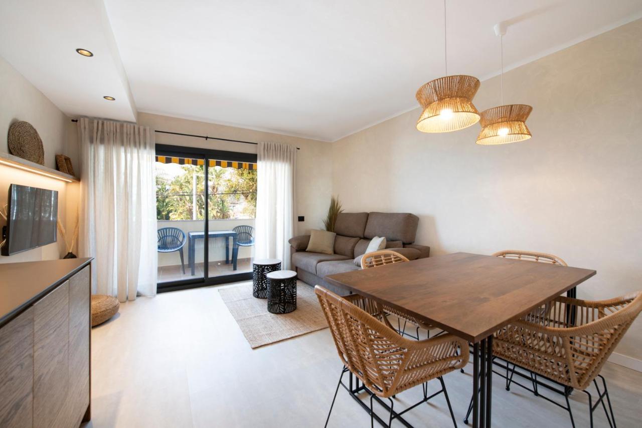 Apartamentos Marplana Кастелдефелс Екстериор снимка